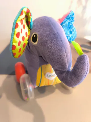 Elefante de peluche con ruedas para bebé