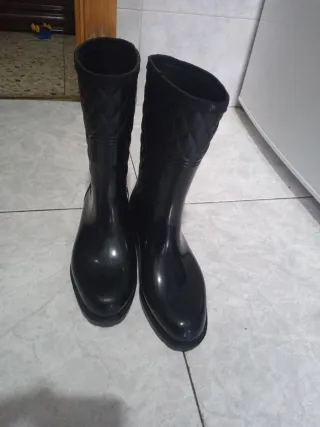 Botas de lluvia negras acolchadas