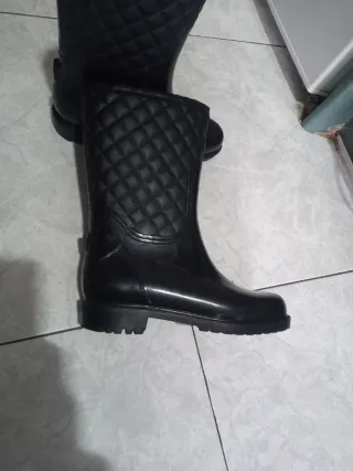 Botas de lluvia negras acolchadas