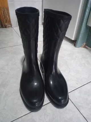 Botas de lluvia negras acolchadas