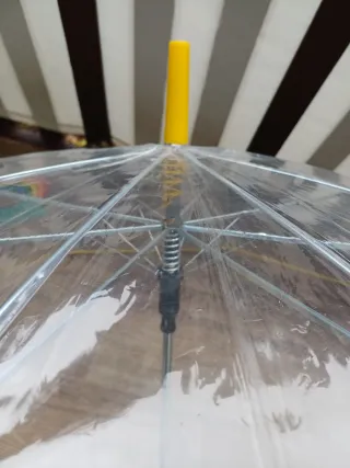 Paraguas transparente nuevo con etiqueta