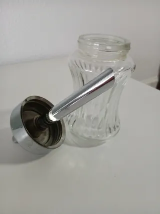 Azucarero de cristal y metal