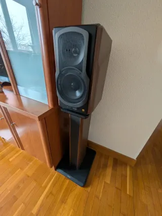 Edifier S2000MKIII con soportes