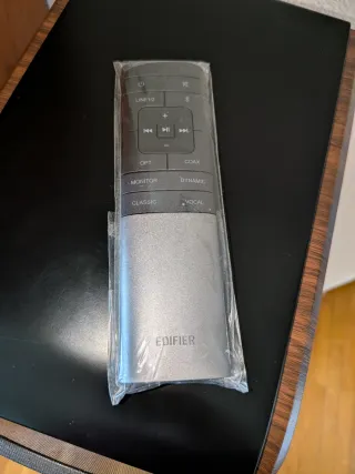 Edifier S2000MKIII con soportes