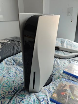 PS5 Disco, 3 Mandos, gafas PSVR1 y 5 Juegos