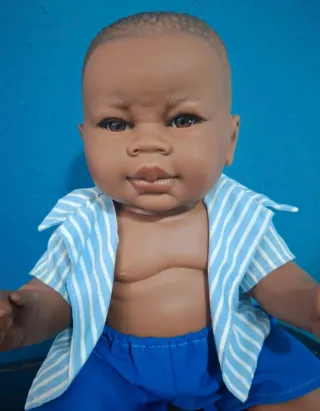 Muñeca grande marca PLC y Antonio Juan interactiva