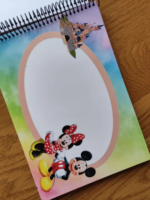 Libro de Firmas Disney Inés Disneyland Paris