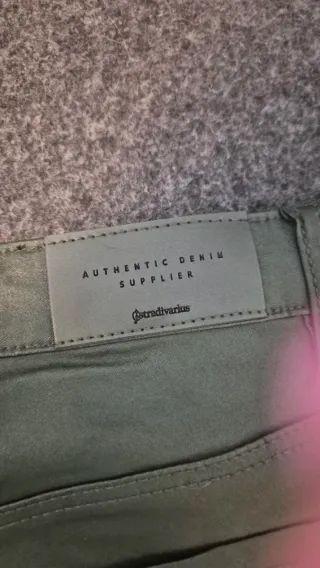 Pantalón efecto piel verde T.36