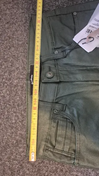 Pantalón efecto piel verde T.36