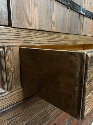 Gran armario de madera. Antiguo