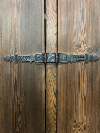 Gran armario de madera. Antiguo