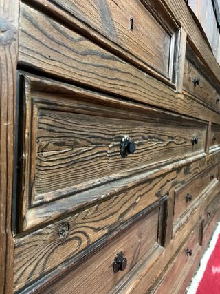 Gran armario de madera. Antiguo