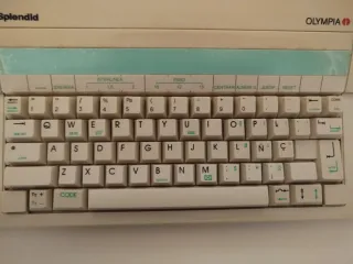 Máquina de escribir Olympia Splendid retro