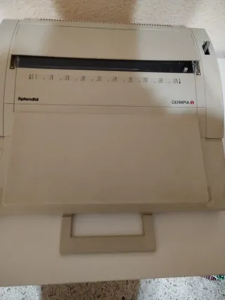 Máquina de escribir Olympia Splendid retro