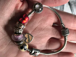 Pulsera Pandora con charms