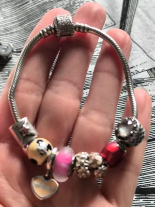 Pulsera Pandora con charms