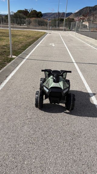 Quad eléctrico infantil