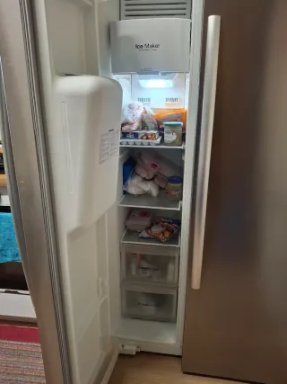 Nevera Americana con dispensador de agua y hielo