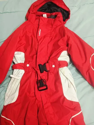 Mono de esquí cálido rojo