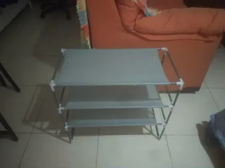 zapatera de tela y metal