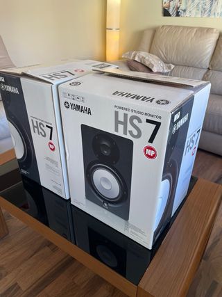 Altavoces Yamaha Hs7