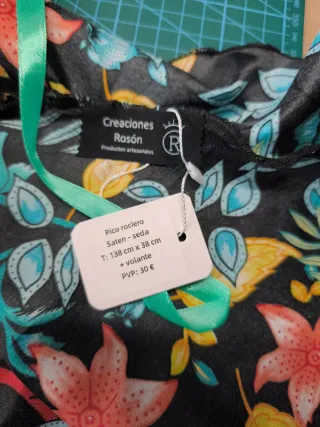 Mantoncillo rociero con volante