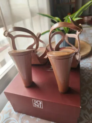 Zapatos de tacón marca jonishoes