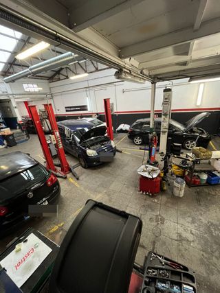 Traspaso / Venta de Taller Mecánico en Madrid