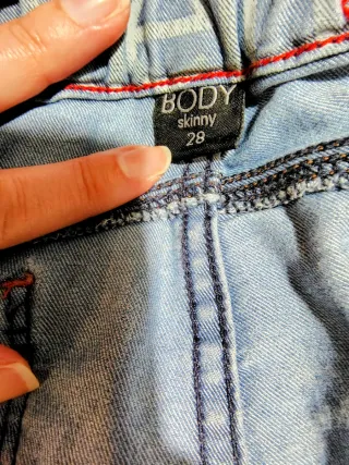 Vaquero Calvin Klein de mujer talla 28. (Mediana)