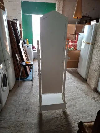 Tocador con espejo abatible de madera