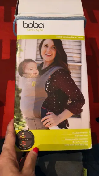 Mochila porta bebés. De la marca boba.