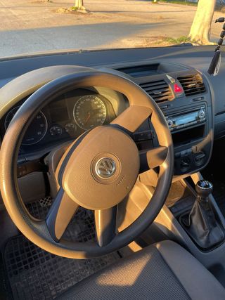 Vendo Volkswagen Golf gasolina, bien cuidado