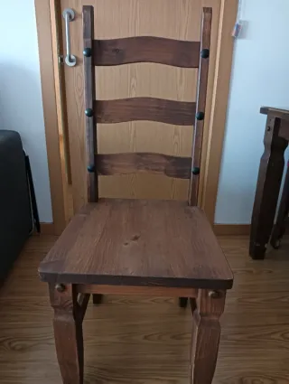 Mesa de comedor con 4 sillas