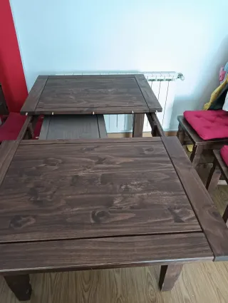 Mesa de comedor con 4 sillas