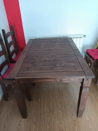 Mesa de comedor con 4 sillas