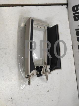 Reposabrazos  ORIGINAL MERCEDES W205 NUEVO