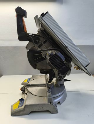 Sierra ingletadora VIRUTEX con disco