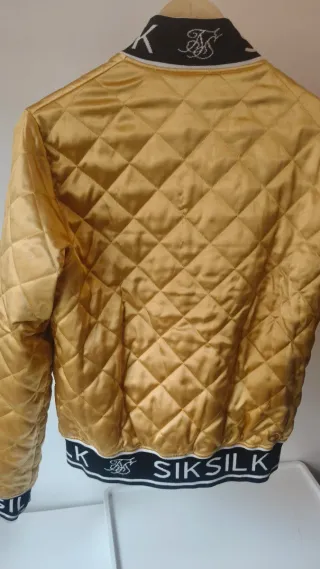 Cazadora SikSilk dorada acolchada