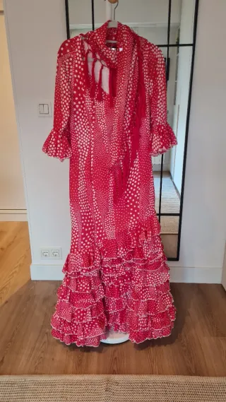 Traje de flamenca rojo y blanco