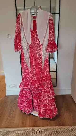 Traje de flamenca rojo y blanco