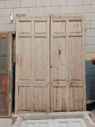 Antigua puerta de madera