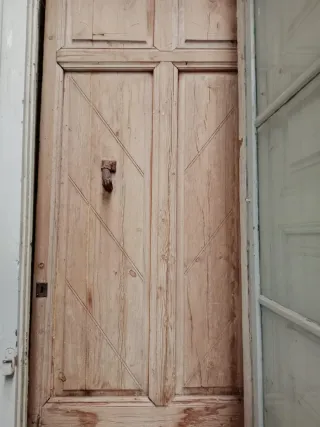 Antigua puerta de madera