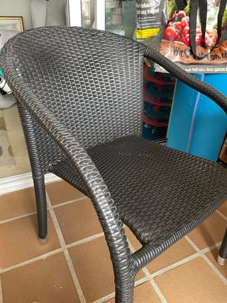 Mesa redonda jardín cristal y ratán sintético