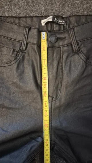 Pantalón efecto piel negro talla 36