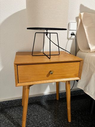 Juego 2 mesitas de noche madera