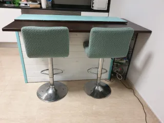 Isla de cocina madera y 4 taburetes