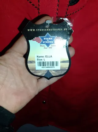 Camisa bordada roja sin usar