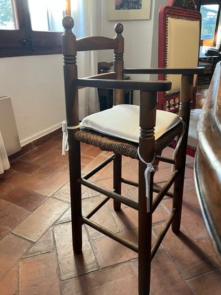 2 Tronas niñ@s, Taburetes Altos Madera y Mimbre