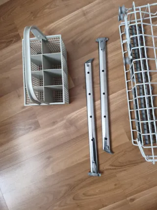 Bandeja superior lavavajillas en buen estado