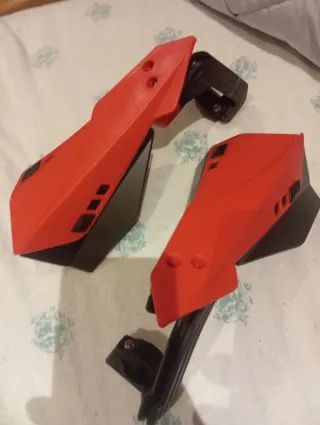 Cubrepuños Moto Rojo y Negro nuevos.